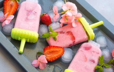 Receta de paletas heladas de fresas con yogur, refrescantes y deliciosas 